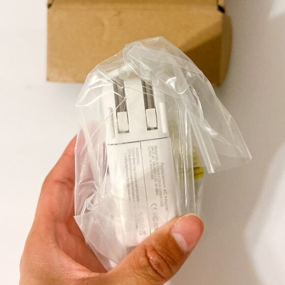 3/$35 Replacement AC Adapter Model No:A1194/A1330/A 1344/A1435 - Picture 2 of 2